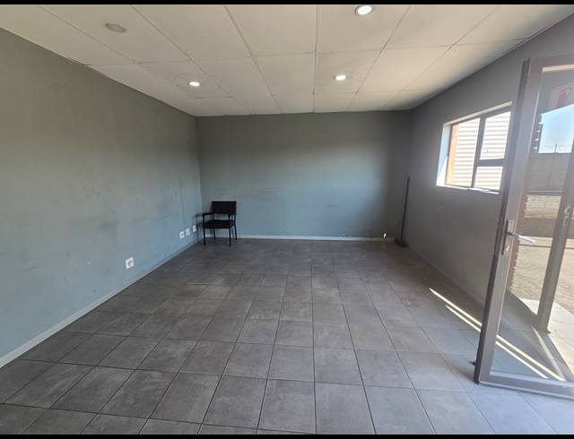 3,000M² WAREHOUSE FOR SALE IN BOKSBURG EAST